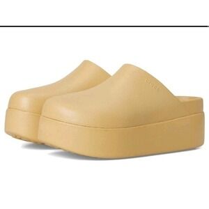 NWOT Woman's Clogs Crocs Dylan Platform Clog, Mule Platform Shoes WHEAT SZ 11